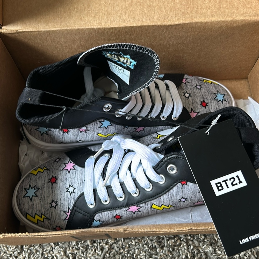 brand new BT21 high tops